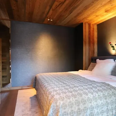 Mont Charmant Apartment *